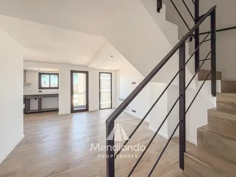 Dúplex 4 amb.   COCHERA DOBLE - Doble balcón y terraza propia c/ parrilla - Zona Aldrey / Chauvín