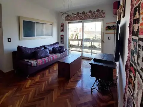 Chile 2500, Piso 1