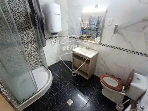 Casa 7 ambientes con 1 baño