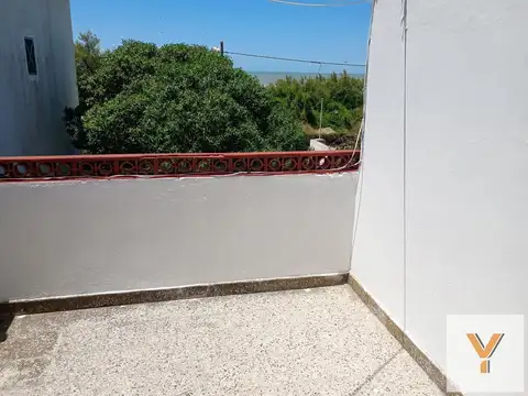 Casa 7 ambientes con 2 baños