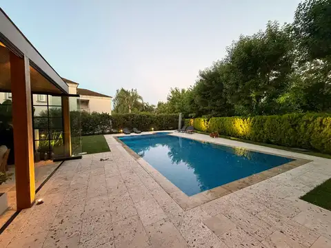 Casa 5 Amb - 445 m² Cub c/ Pileta - Barrio Priv San Patricio