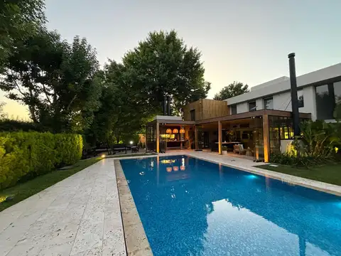 Casa en Venta en Countries y Barrios Cerrados en Moreno, USD 560.000