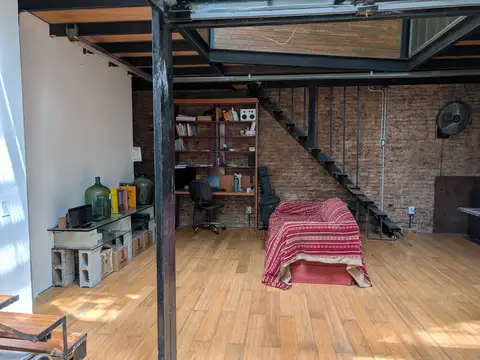 Departamento tipo casa en venta en Abasto con terraza