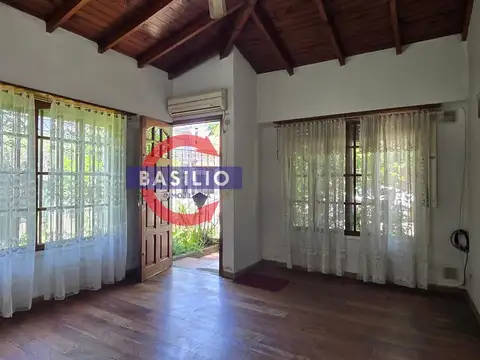 PH EN PLANTA BAJA TIPO CHALET, 4 AMBIENTES CON COCHERA Y JARDÍN, A 1 CUADRA DE AV. DE MAYO