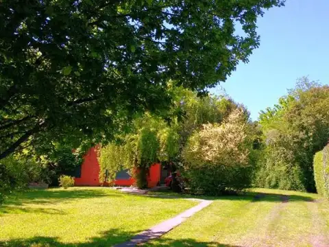 Casa 8 ambientes con 2 baños