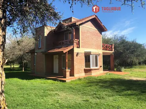 Casa en Venta con 3 cocheras