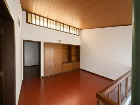 Casa 5 ambientes con 4 baños