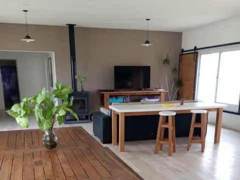 Casa 5 ambientes con 2 baños