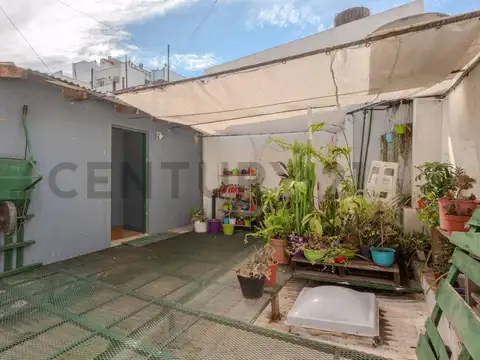 VENTA PH 3 AMBIENTES CON TERRAZA PROPIA EN FLORES - PERMUTA