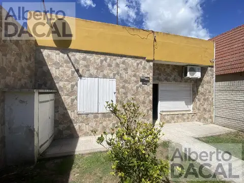 CASA DOS DORMITORIOS MUY BUES ESTADO EN VILLA ELISA