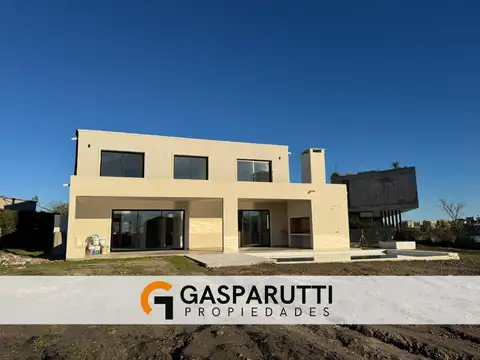 Casa en Venta con 4 cocheras