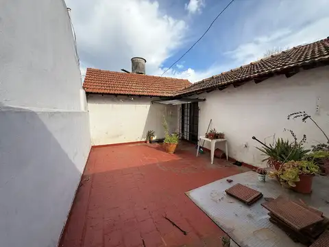 Carlos Pellegrini 1800