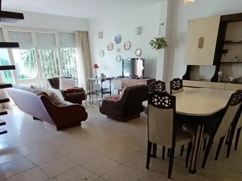 Casa en Venta con 3 cocheras