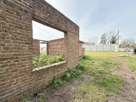 LOTE CON CONSTRUCCION