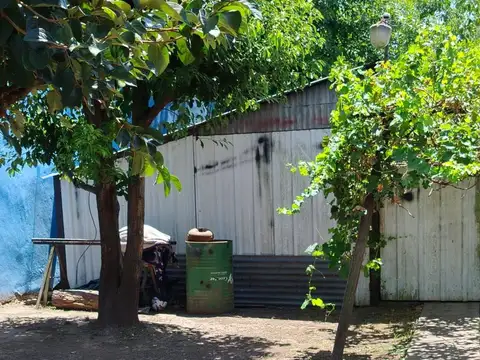 VENTA LOTE CON TALLER y ENERGIA TRIFASICA MERLO