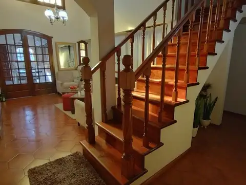 Casa 5 ambientes con 3 baños