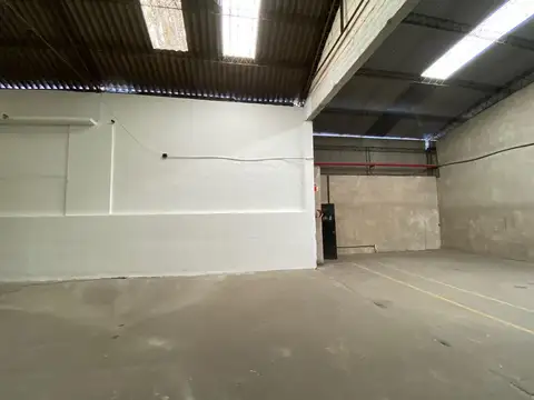 Depósito - Jose León Suarez 477 M2