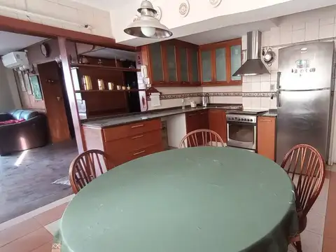 Departamento 7 ambientes con 2 baños