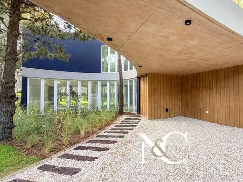Casa 5 ambientes con 4 baños