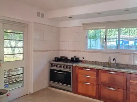 CASA 4 AMBIENTES EN CONDOMINIO EN VILLA UDAONDO