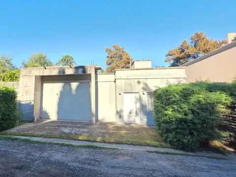 CASA 4 AMBIENTES EN CONDOMINIO EN VILLA UDAONDO