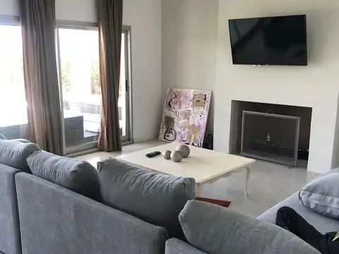 Casa 7 ambientes con 4 baños