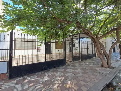 Casa una planta 3 dorm y Dpto Barrio Gral Bustos