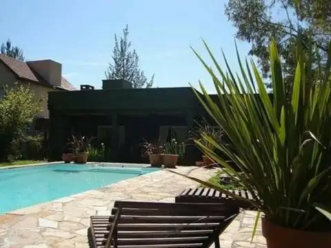 Casa en Venta en barrio El Zorzal 100