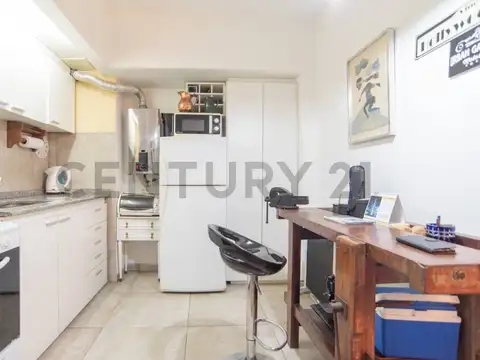 Martin y Omar 300, Piso 1