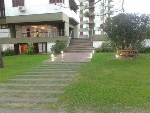 Av Bunge 200, Piso 1