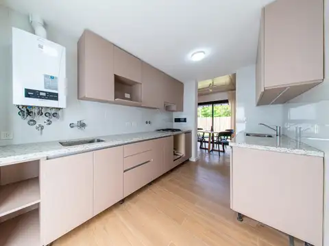 Casa en Venta con 1 cochera