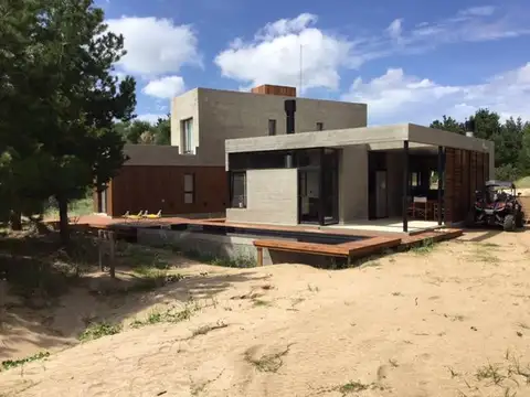 Casa 5 ambientes con 5 baños