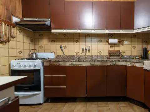 Casa 6 ambientes con 1 baño