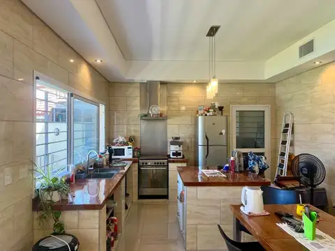 VENTA CASA CON PILETA Y QUINCHO