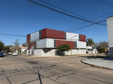 REMAX/VENDE/GALPON/COCHERAS/ESQUINA/B SARMIENTO