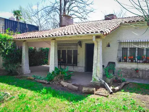 CASA BURZACO BARRIO CORIMAYO AMPLIO TERRENO
