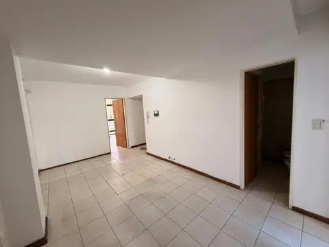 ALQUILER - OFICINA CON 2 PRIVADOS - Zona Facultades - Av Francia 853