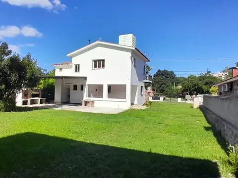 Casa en Venta con 3 cocheras