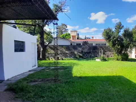 Casa 6 ambientes con 2 baños