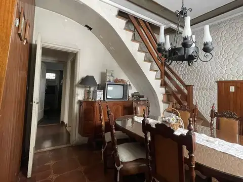 Casa en  venta de 4 ambientes con dos locales - Villa Dominico