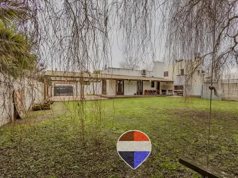 Casa en Venta con 2 cocheras