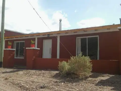 Casa en venta - 3 Dormitorios 2 Baños - Galpón - 3.000Mts2 - Uspallata, Mendoza