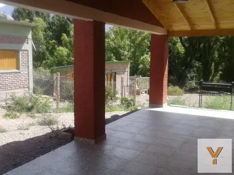 Casa 5 ambientes con 2 baños