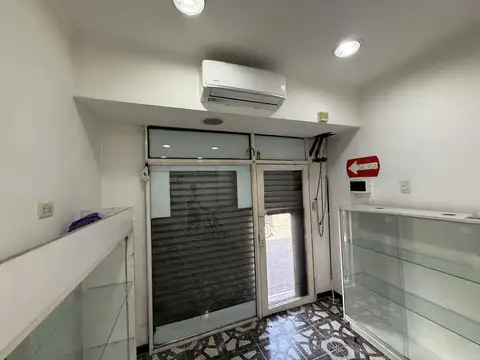 Local en ALQUILER con vidriera en Wilde