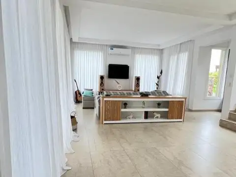 Casa en Alquiler en El Canton, USD 2.800