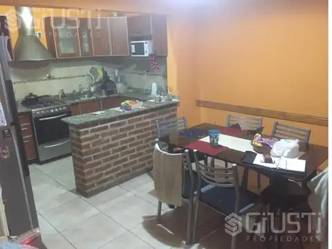 Casa en Venta con 1 cochera