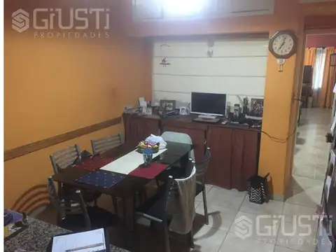 Casa 4 ambientes con 1 baño