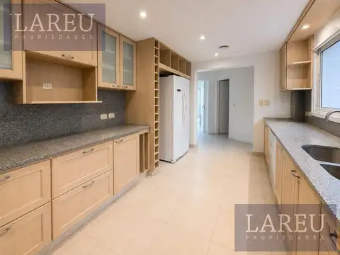 Casa 7 ambientes con 3 baños