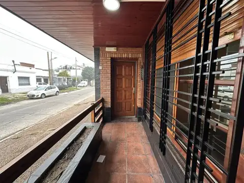 Casa en Alquiler en Bernal Oeste, $ 690.000
