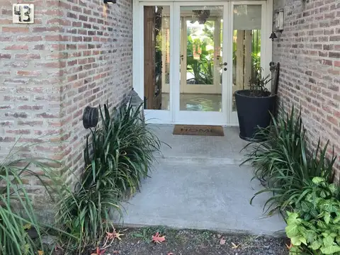 Casa en Venta con 2 cocheras